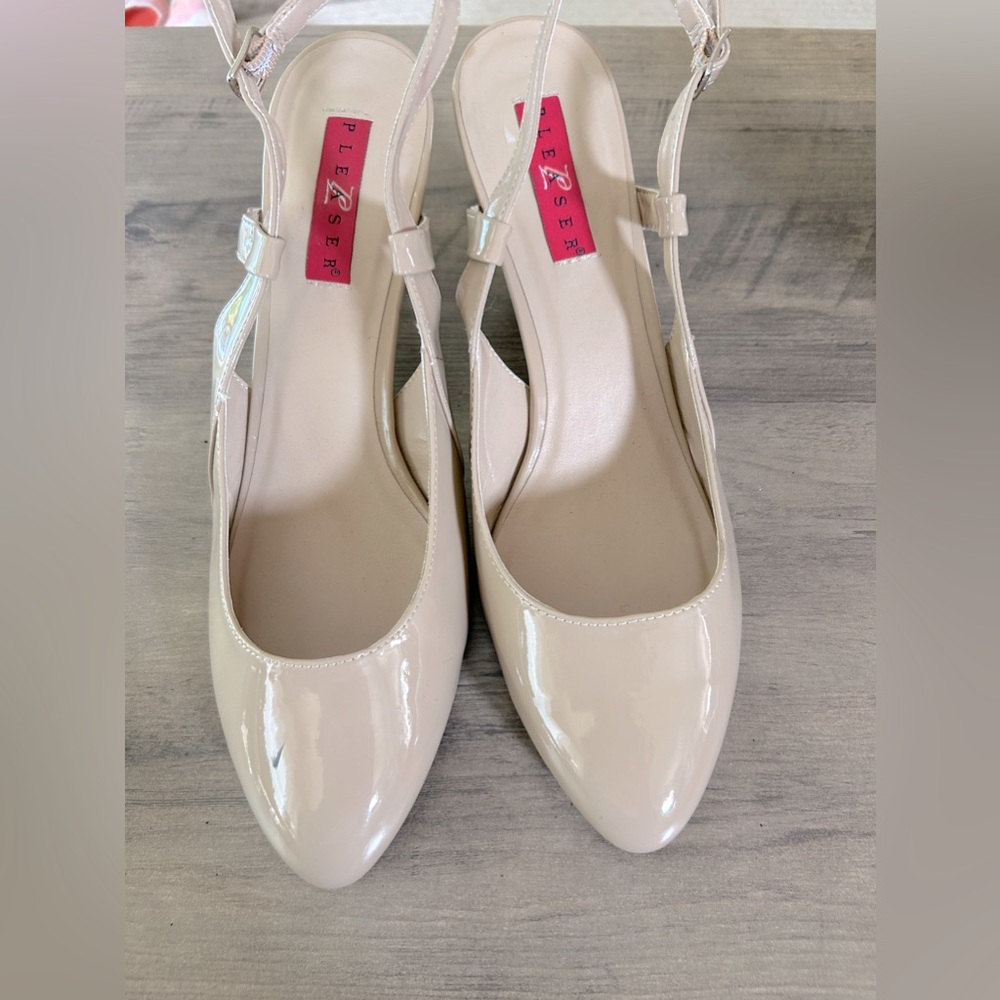 Divine 4183 pleaser pink label cream shoes, size 12. Gently worn